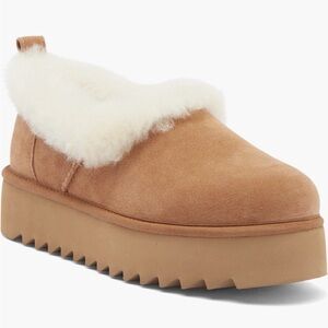 UGG®
Nita Genuine
Shearling
Slipper (Women)
